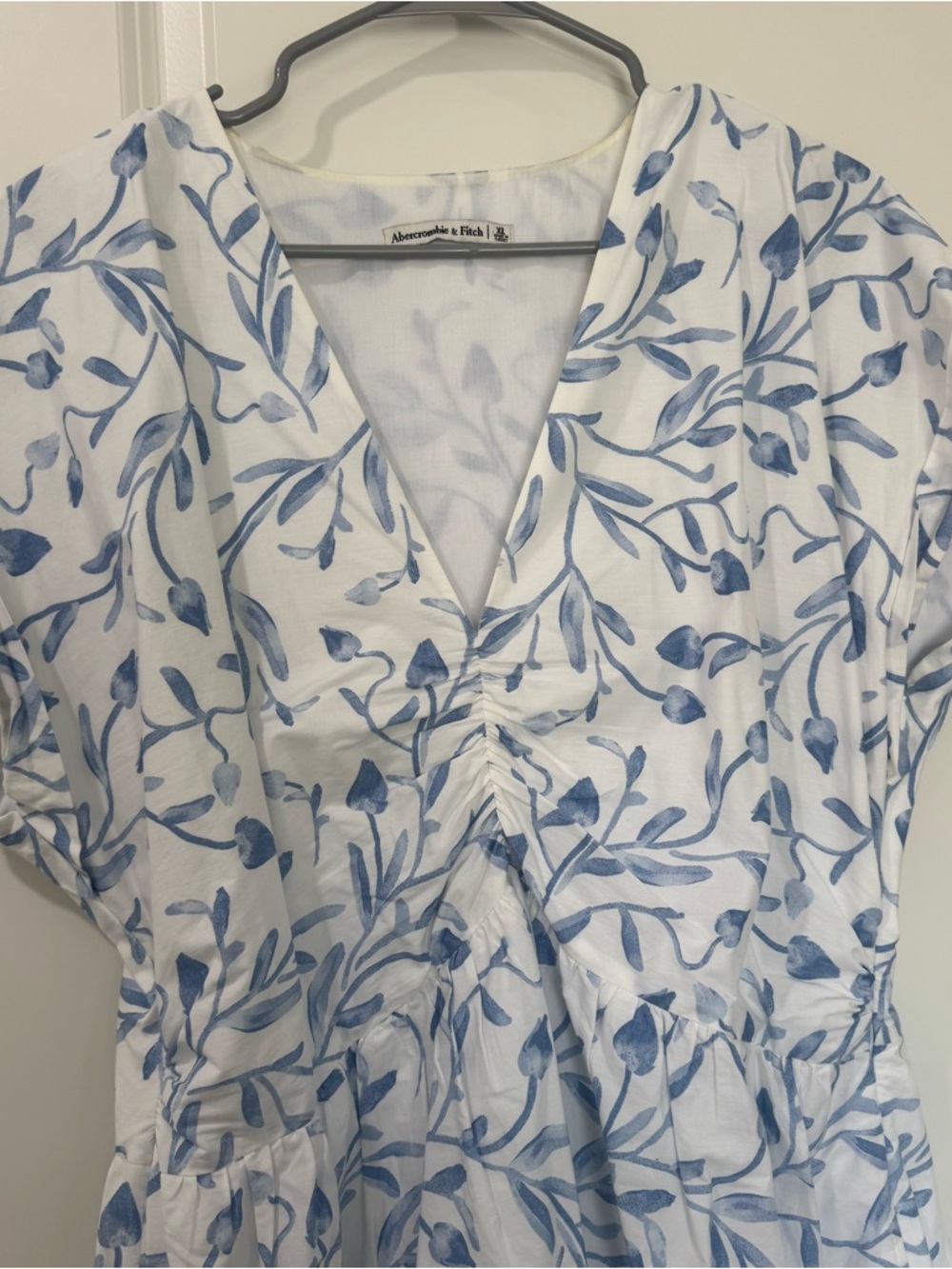 Abercrombie & Fitch Twist Front White Maxi Dress with Blue Leaf Print - Picture 2 of 7